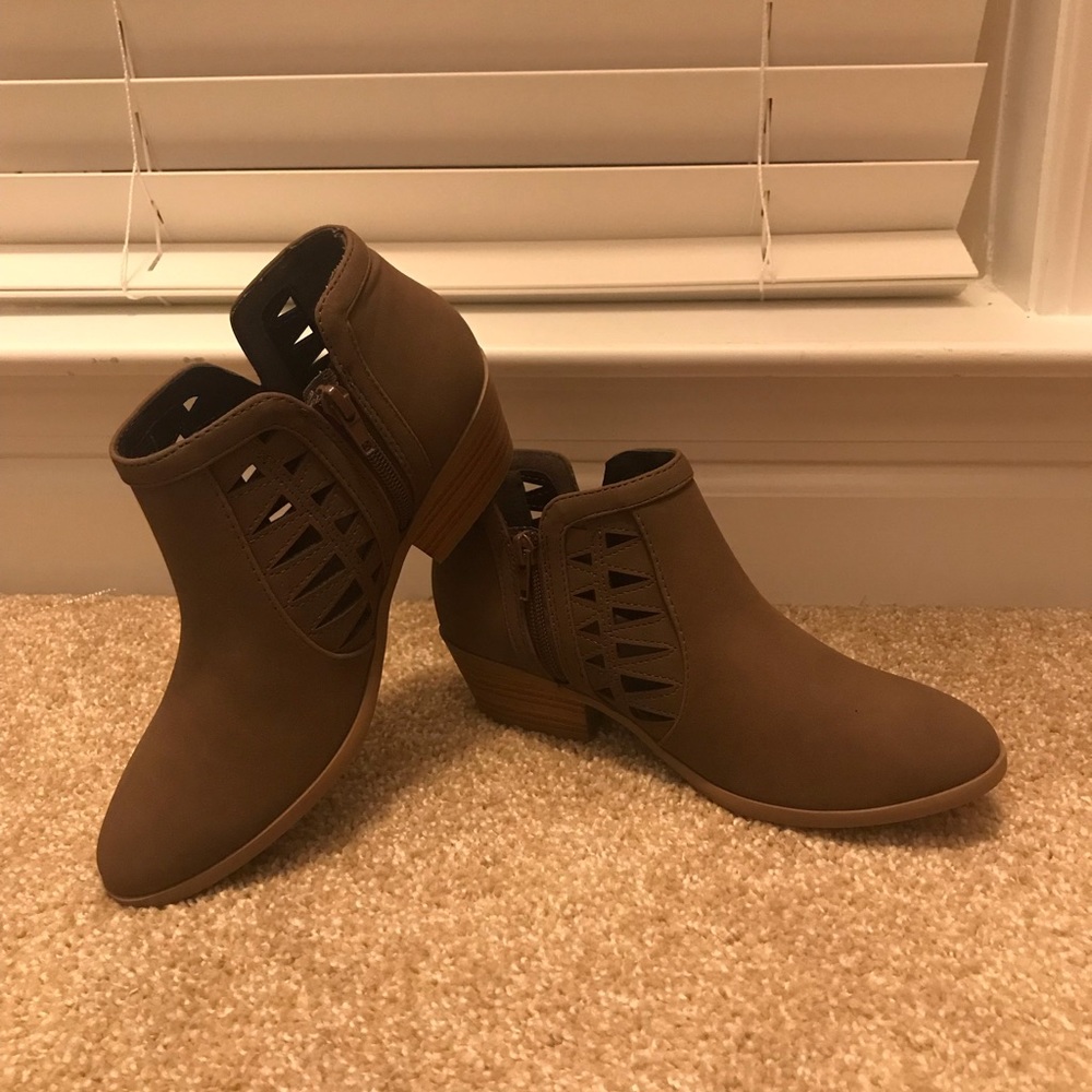 BRAND NEW Soda Women's Closed Toe Ankle Bootie